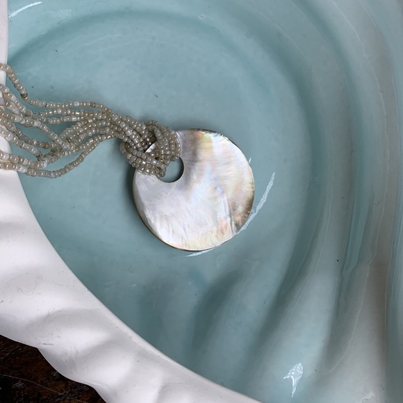 Beautiful shell necklace - Picture 2 of 3